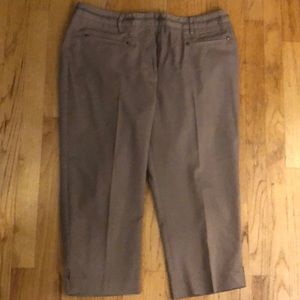 🔵 3/$20 Larry Levine tan capris